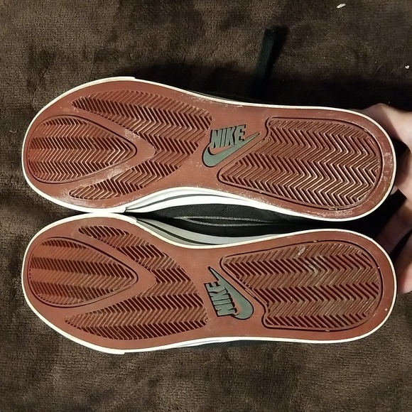 Nike's size 12 : TYB1B - Picture 7 of 7